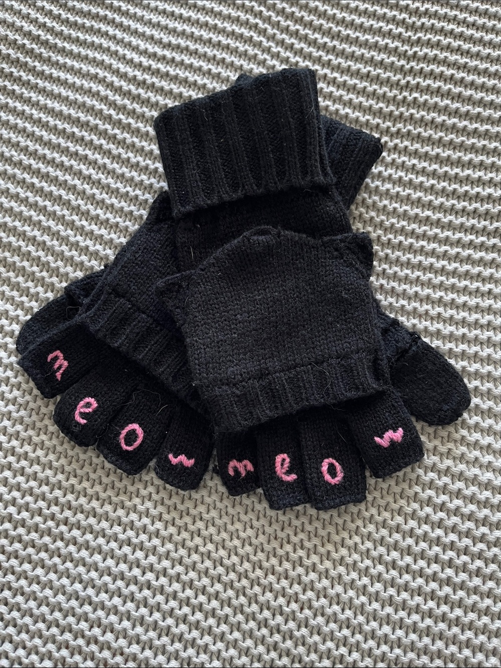 Kate Spade Kitten Mittens